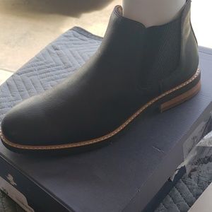 Gap men's Chelsea boots size 10 black w/ tan sole